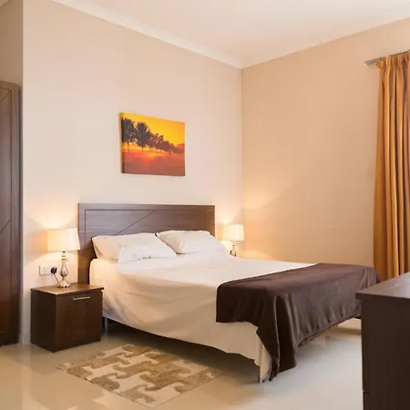 Riviera - Seafront - Wifi Apartment Marsaskala
