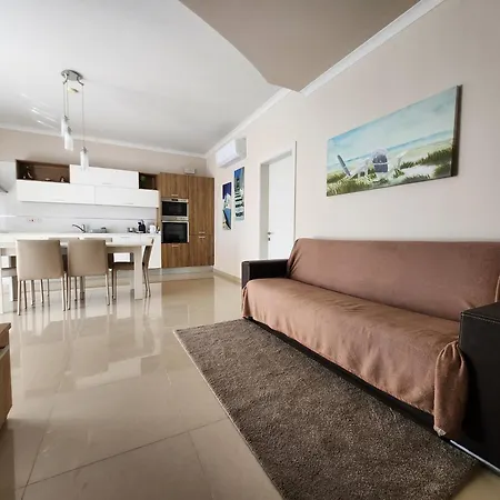 Riviera - Seafront - Wifi Apartment Marsaskala