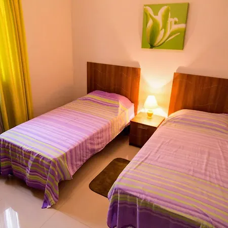 Riviera - Seafront - Wifi Apartment Marsaskala