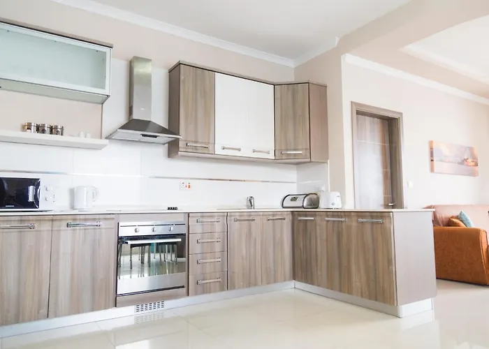 Riviera - Seafront - Wifi Apartment